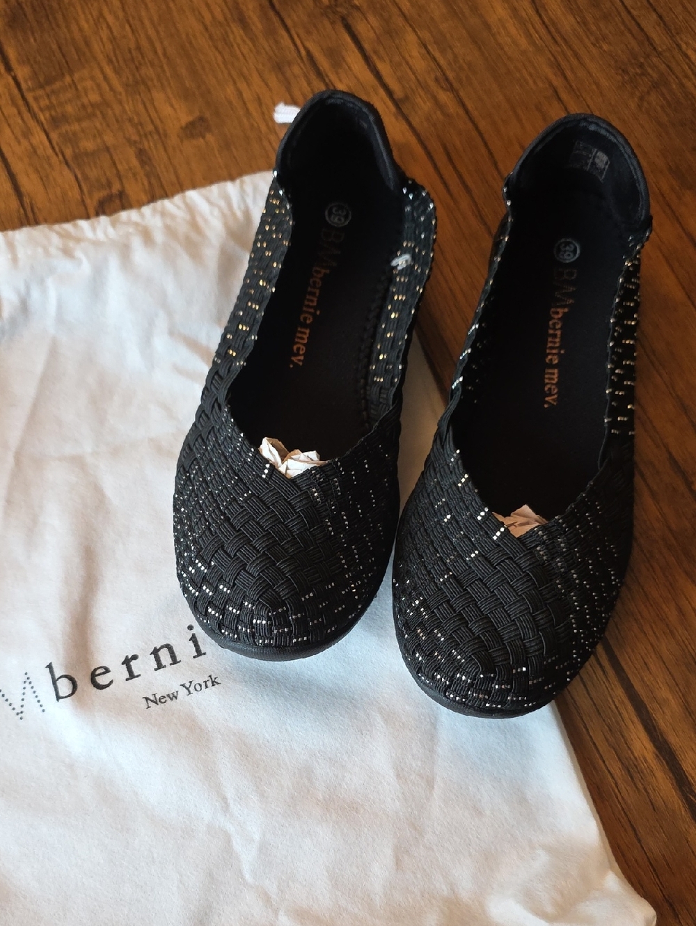 bernie mev. Catwalk Black & Silver Slip-Ons